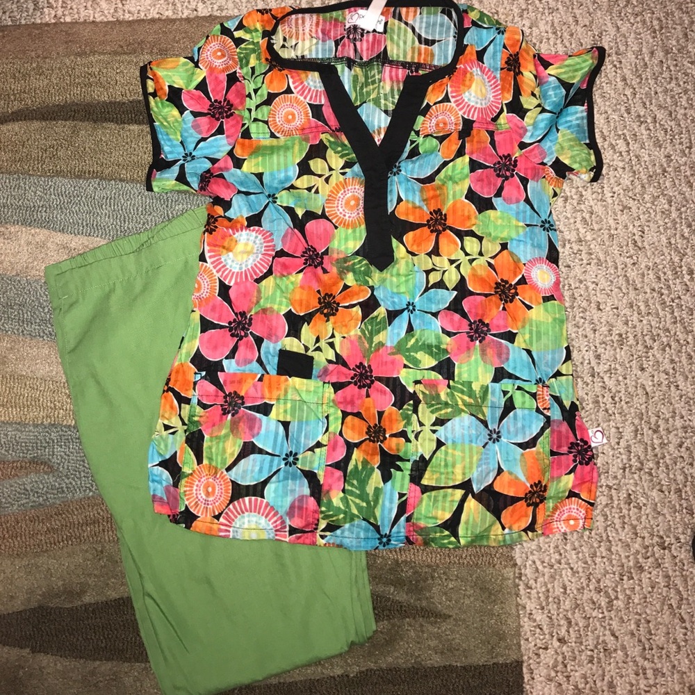 Lot size Small tropical Scrubs worn once !